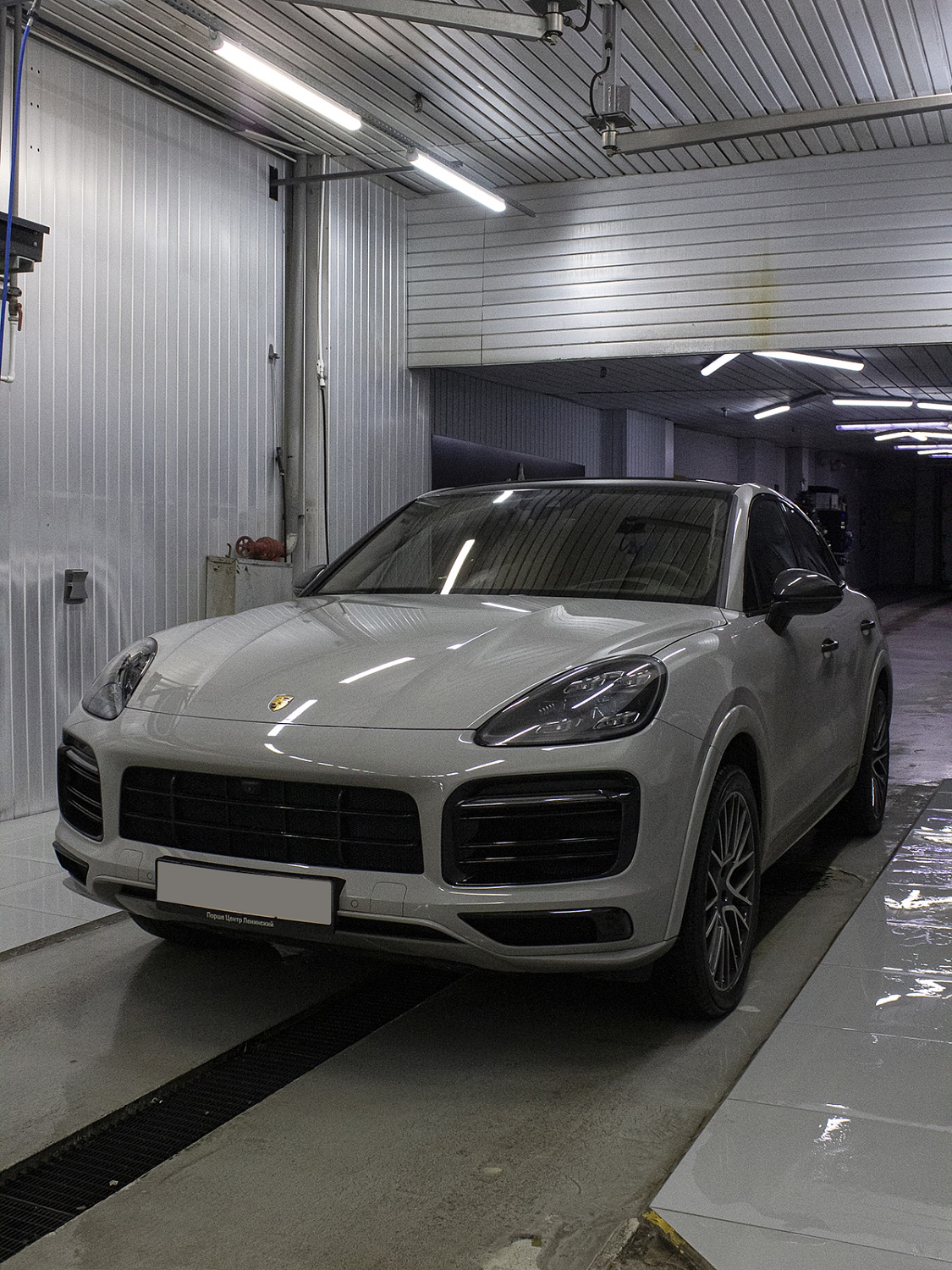 Porsche Cayenne grey